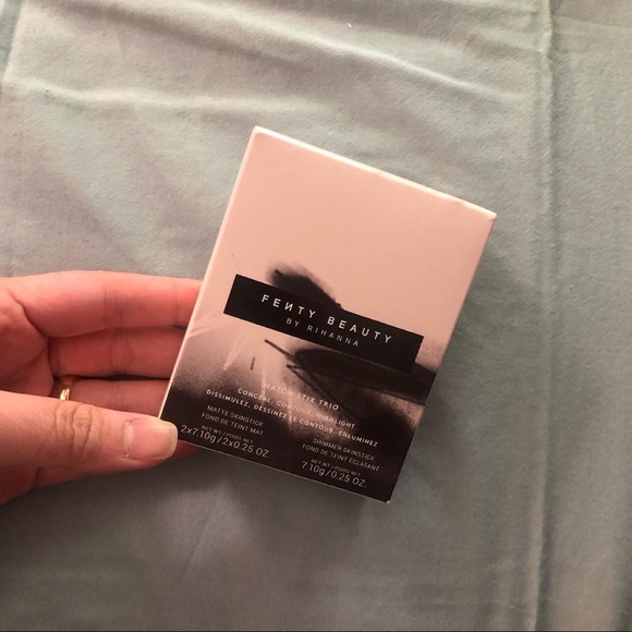 BNIB Fenty Beauty Match stix trio in light - Picture 1 of 3